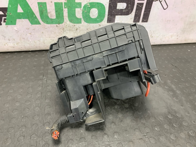 Блок предохранителей Volkswagen Tiguan 5N2 CCZD