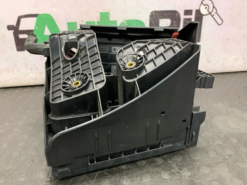 Блок предохранителей Tiguan 2014 5N2 CCZD