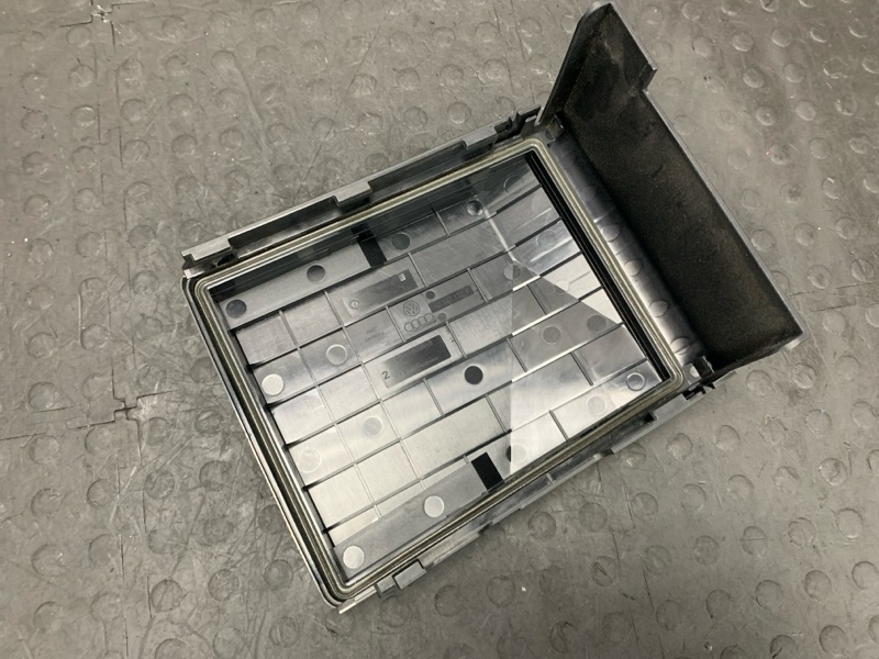 Блок предохранителей Tiguan 2014 5N2 CCZD