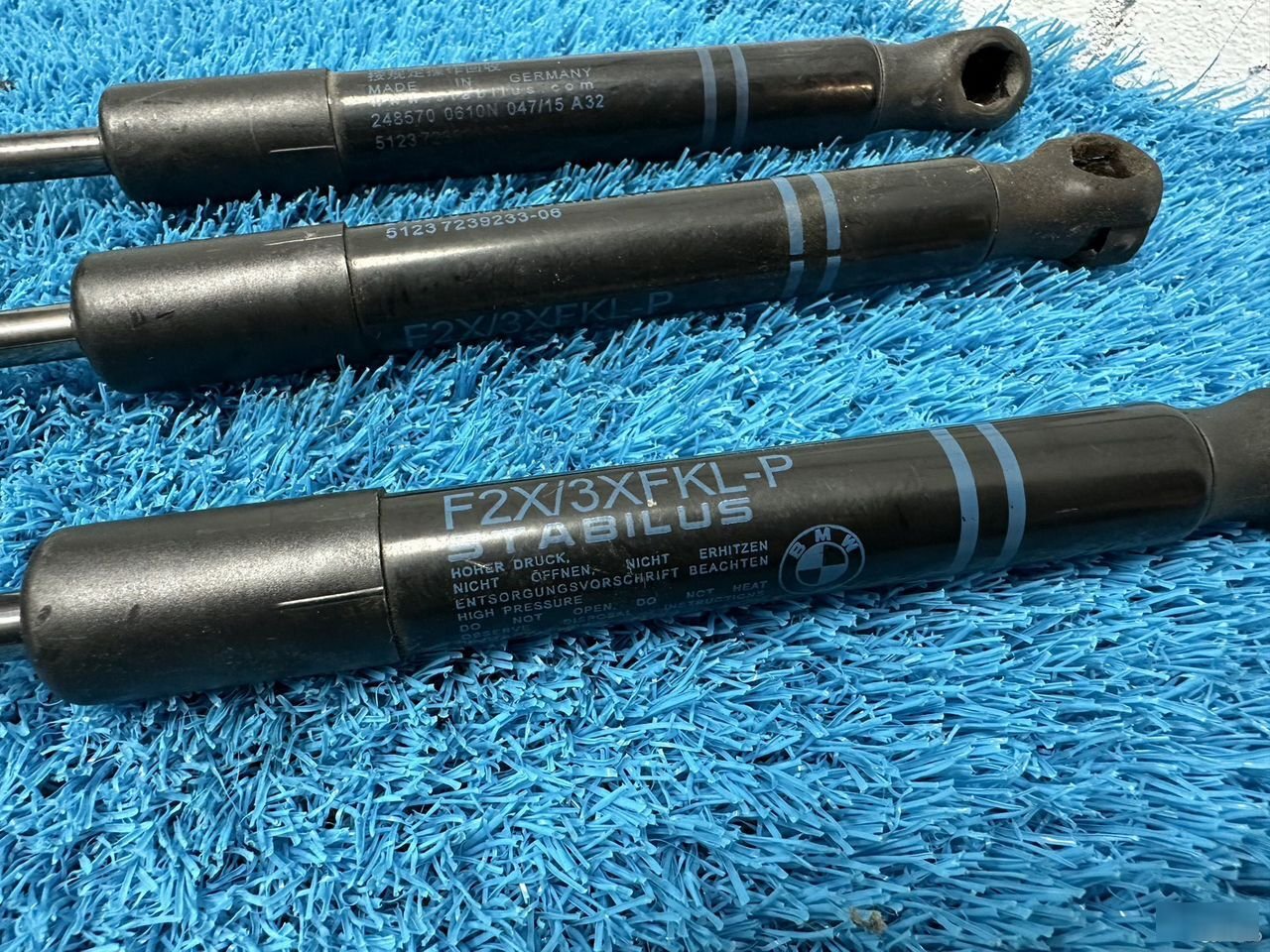 Амортизатор капота 1 F20