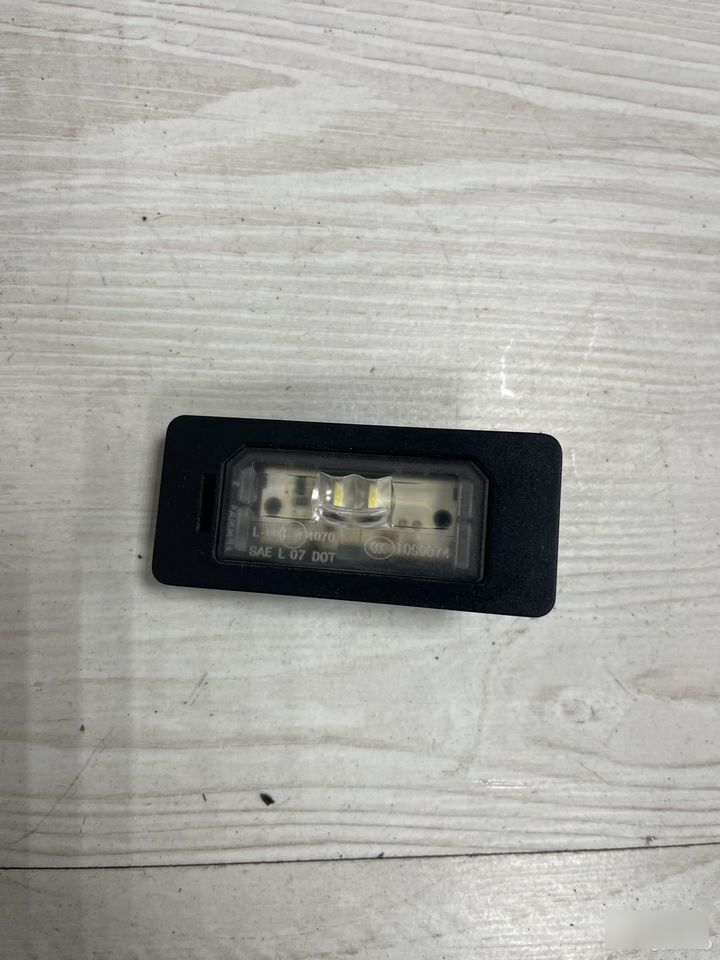 Подсветка номерного знака 3 F30