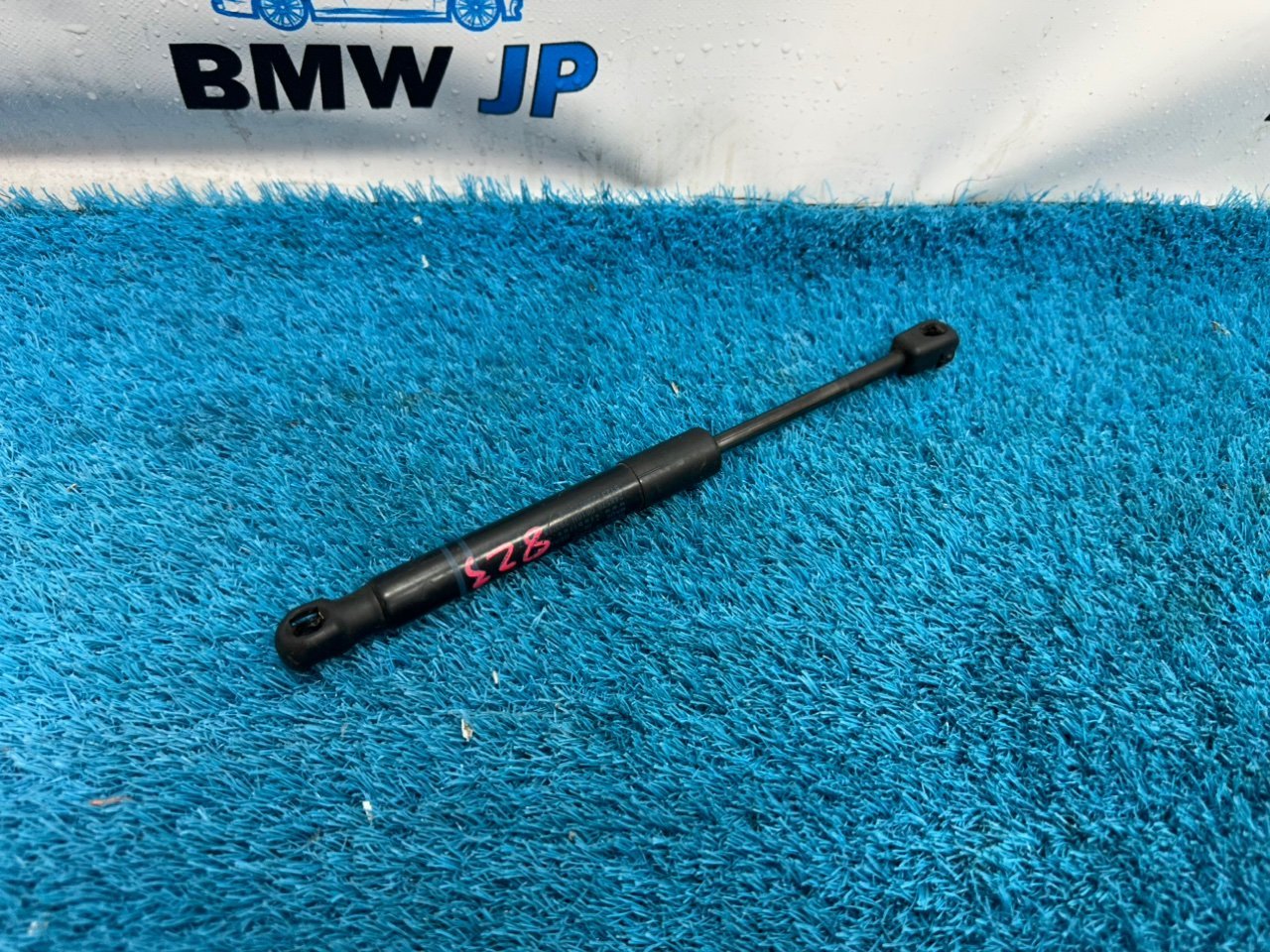 Амортизатор багажника BMW 3 2013 f30 N20B20B 51 24 7 259 763 контрактная
