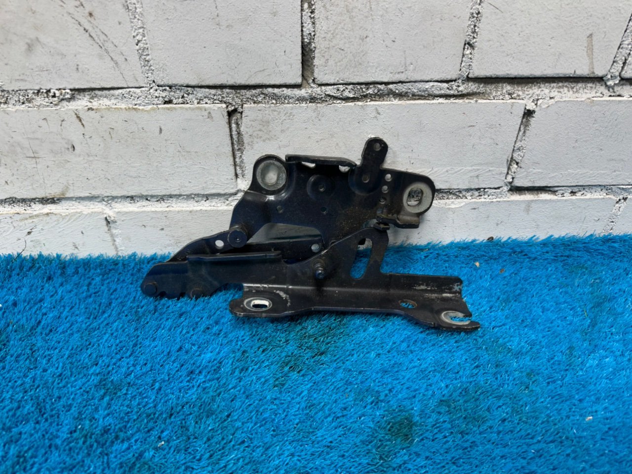Петля капота BMW 3 2013 F30 N20B20B 41 61 7 286 344 контрактная