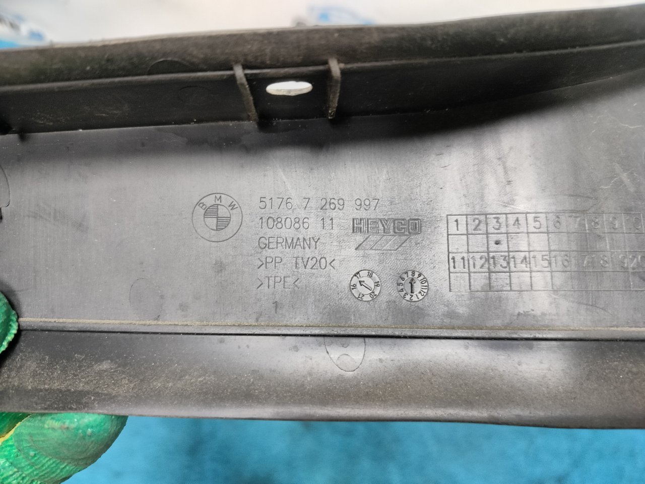 Уплотнитель крыла 1 2018 f20 B38B15A