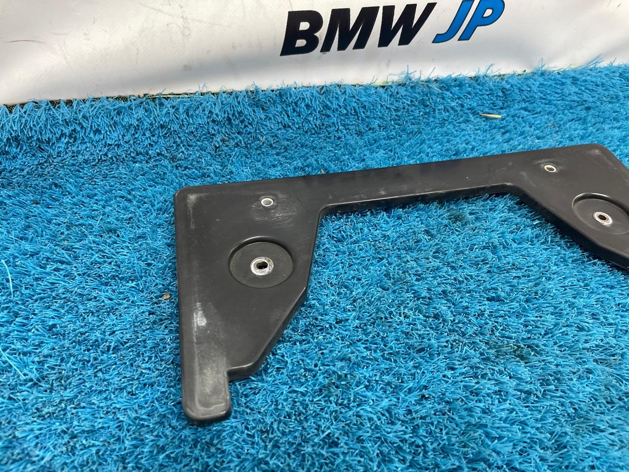 Площадка номерного знака BMW 3 f30 N20B20B Площадка номерного знака BMW 3 f30 N20B20B