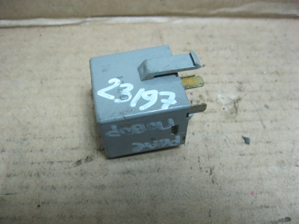 Реле поворотов Mitsubishi Lancer 1993 3211171320 контрактная