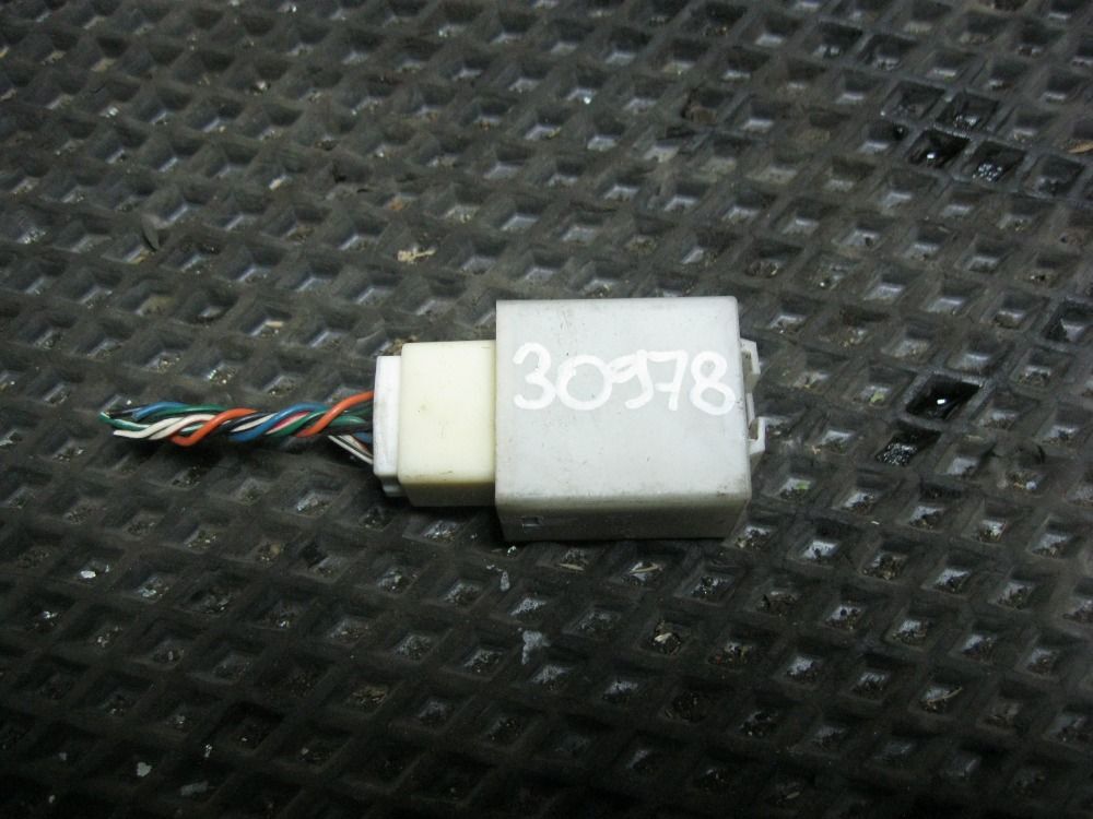 Реле поворотов Mazda Familia 2003 BJ5P ZLDE 3211215320 контрактная