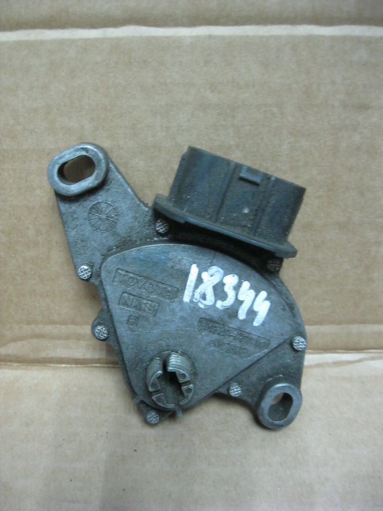 Датчик положения селектора АКПП Lexus RX 1997-2003 MCU15 8454032110 Б/У