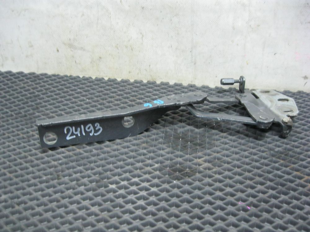 Петля капота левая передняя левая Volkswagen Passat B6 2006 3C0823301E контрактная