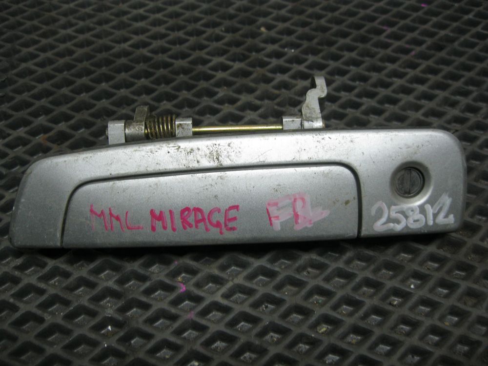 Ручка двери наружная левая передняя передняя левая Mitsubishi Mirage V 1999 CM2A MR186321 контрактная