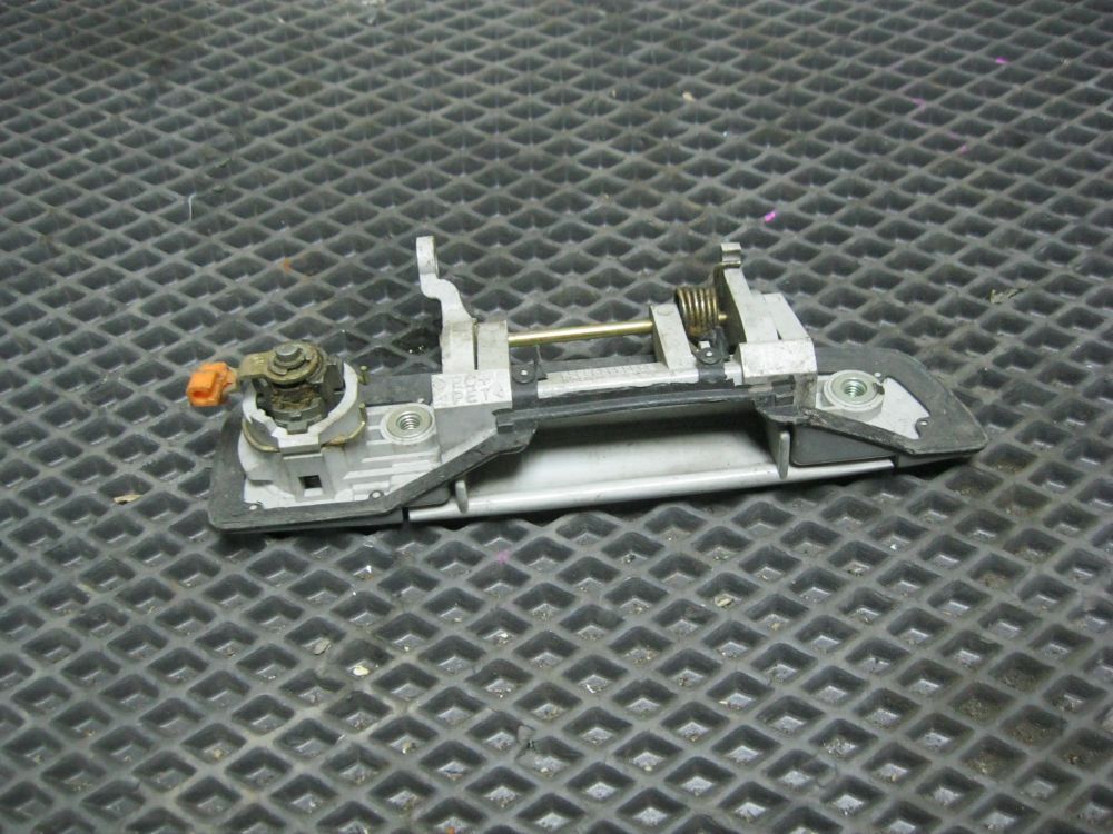 Ручка двери наружная левая передняя передняя левая Mirage V 1999 CM2A