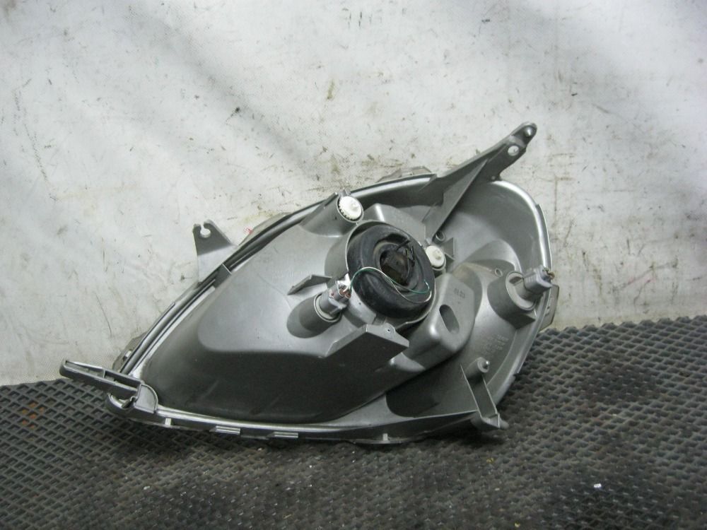 ФАРА ПРАВАЯ передняя правая Vitz 2000 SCP10