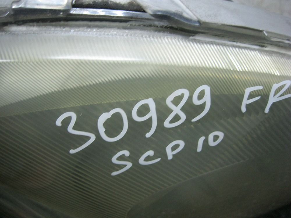 ФАРА ПРАВАЯ передняя правая Toyota Vitz SCP10