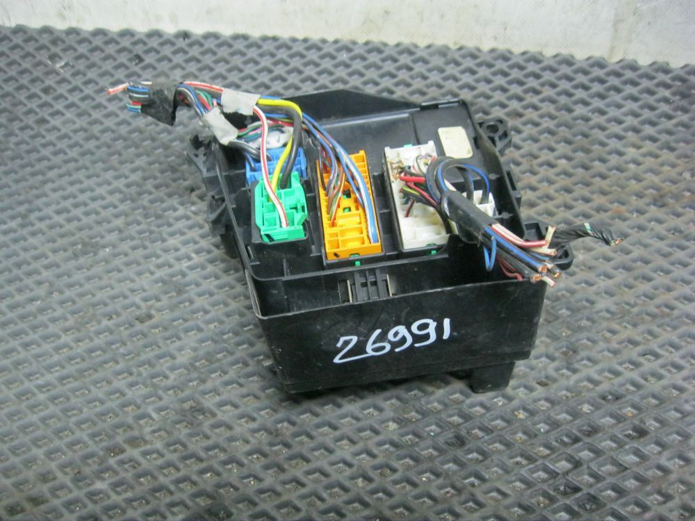 Блок предохранителей Familia 2002 BJ5P ZLDE Блок предохранителей Familia 2002 BJ5P ZLDE