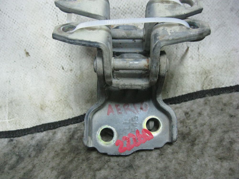Петля двери передняя левая Suzuki Aerio 2001-2007 RD51S Б/У
