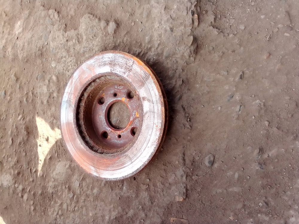 Диск тормозной передний передний Toyota Vitz NCP13