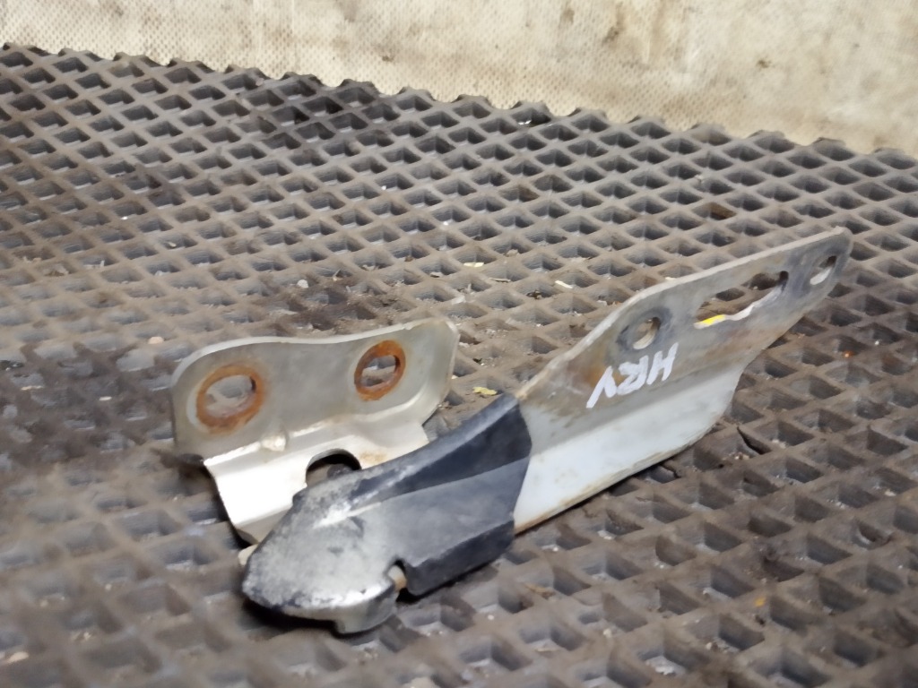 Петля капота правая правая HR-V 2003 GH3 D16A