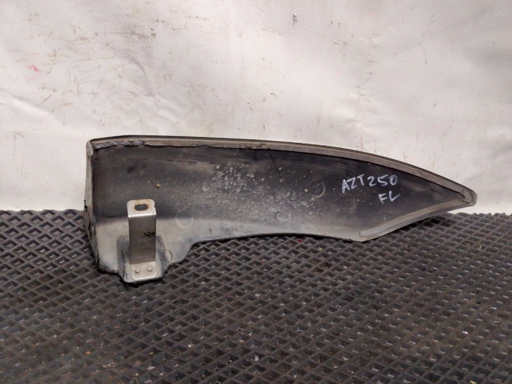 Клык бампера передний левый Avensis 2004 AZT250 1AZFE
