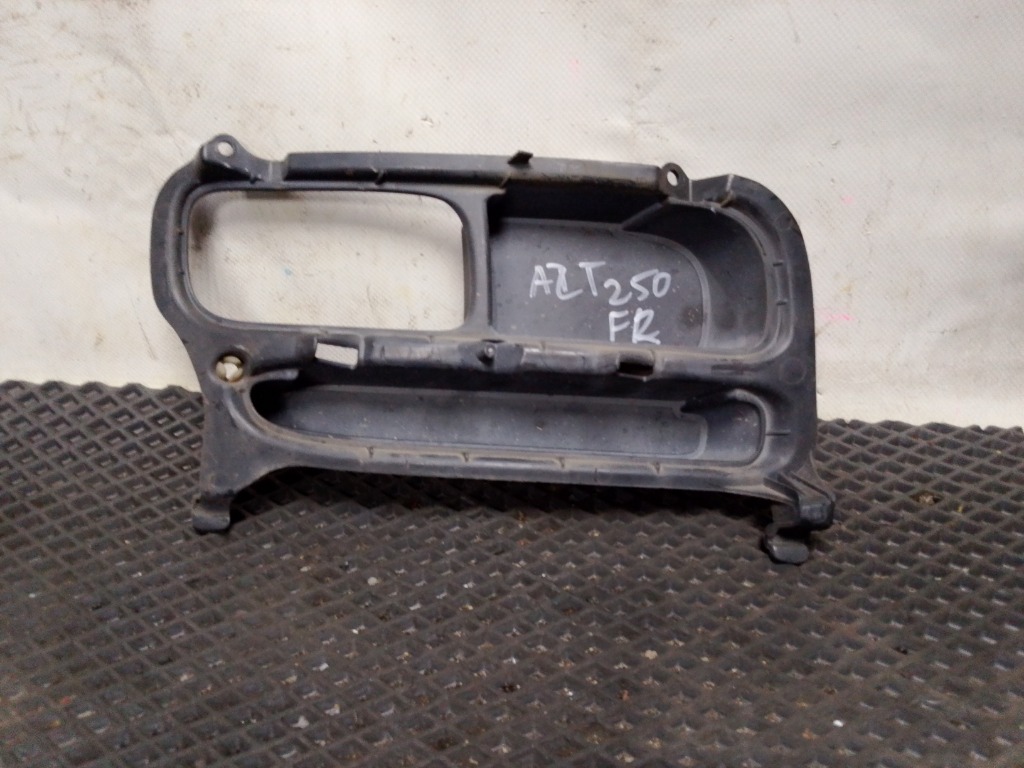 Оправа туманки правая передняя правая Toyota Avensis 2004 AZT250 1AZFE 5212705020 контрактная