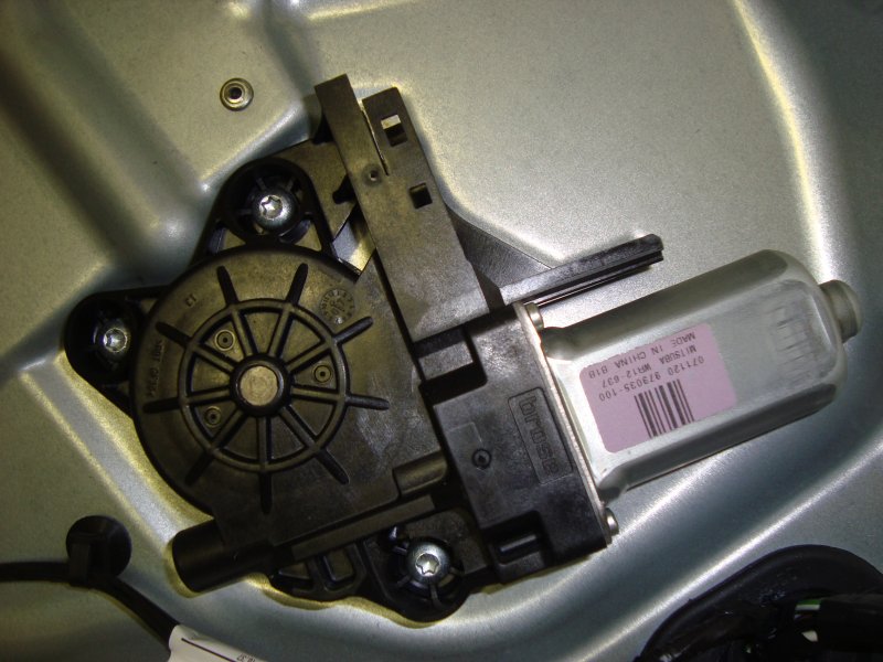 Мотор стеклоподъемника Ford C-Max передний левый (б/у)