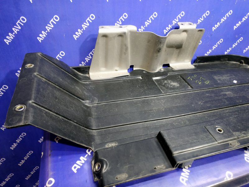 Защита бака топливного правая X5 2003 E53 M54B30