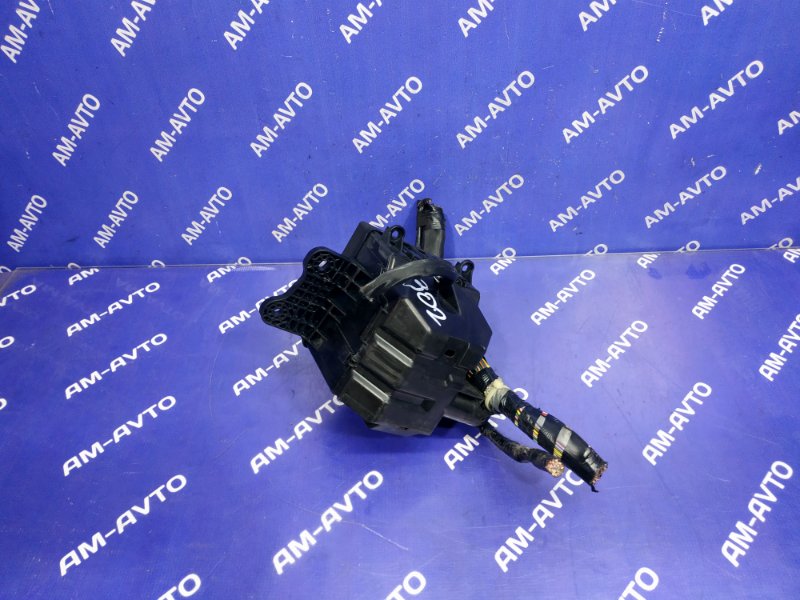 Блок предохранителей под капотом SUZUKI ESCUDO TDA4W J24B