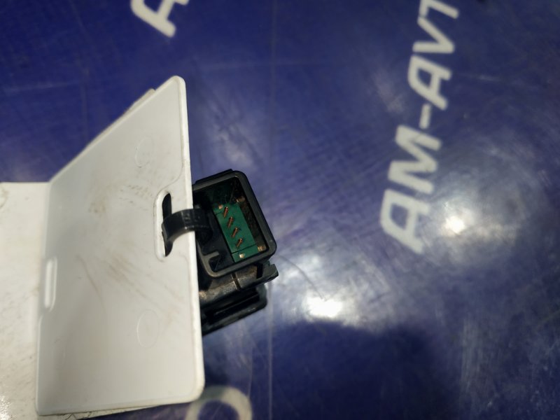 Кнопка включения дифференциала LX570 2008 URJ201 3UR-FE Кнопка включения дифференциала LX570 2008 URJ201 3UR-FE