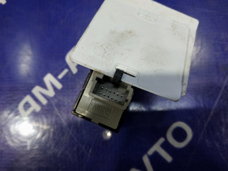 Кнопка открывания багажника INFINITI QX56 Z62 VK56VD Кнопка открывания багажника INFINITI QX56 Z62 VK56VD