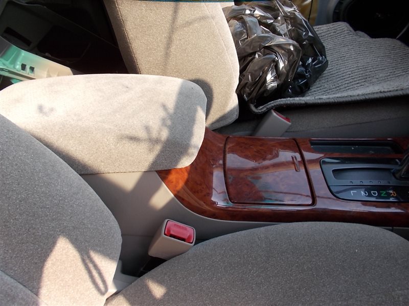 Бардачок между сиденьями Toyota Camry ACV30 2AZ-FE 2001 (б/у)