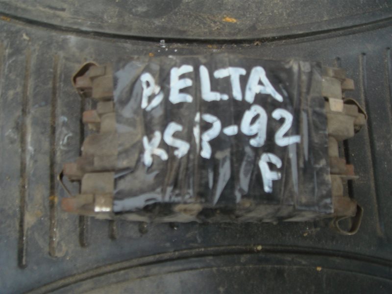 Тормозные колодки Toyota Belta SCP92 2SZ-FE переднее (б/у)