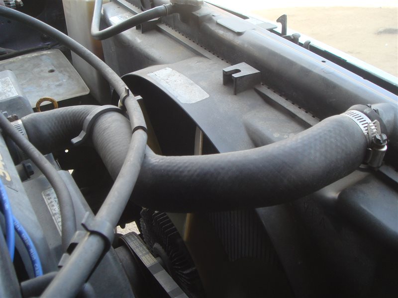 Патрубок радиатора верхний Toyota Hilux Surf VZN185 5VZ-FE 1996 (б/у)