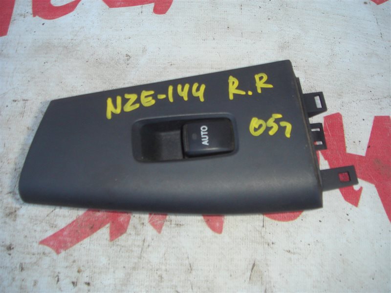 Кнопка стеклоподъемника Toyota Corolla Fielder NZE121 1NZ-FE задняя правая (б/у)