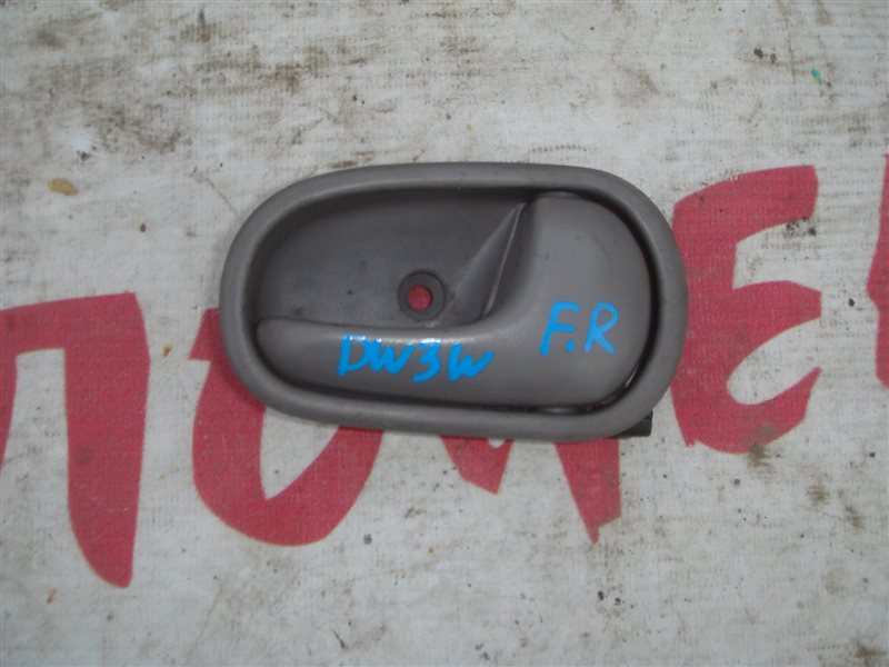 Ручка двери внутренняя Mazda Demio DW3W B3 передняя правая (б/у)