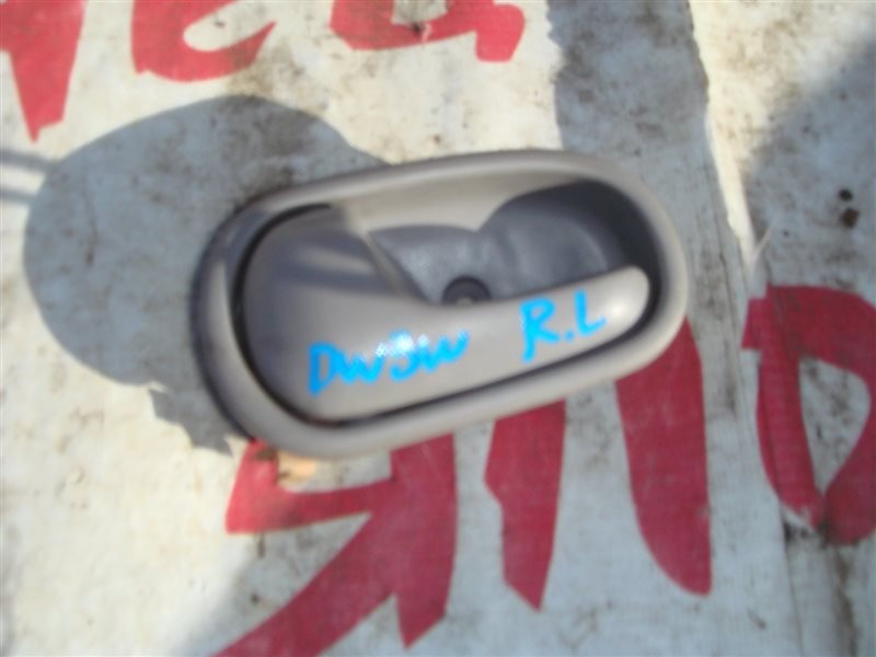 Ручка двери внутренняя Mazda Demio DW3W B3 задняя левая (б/у)