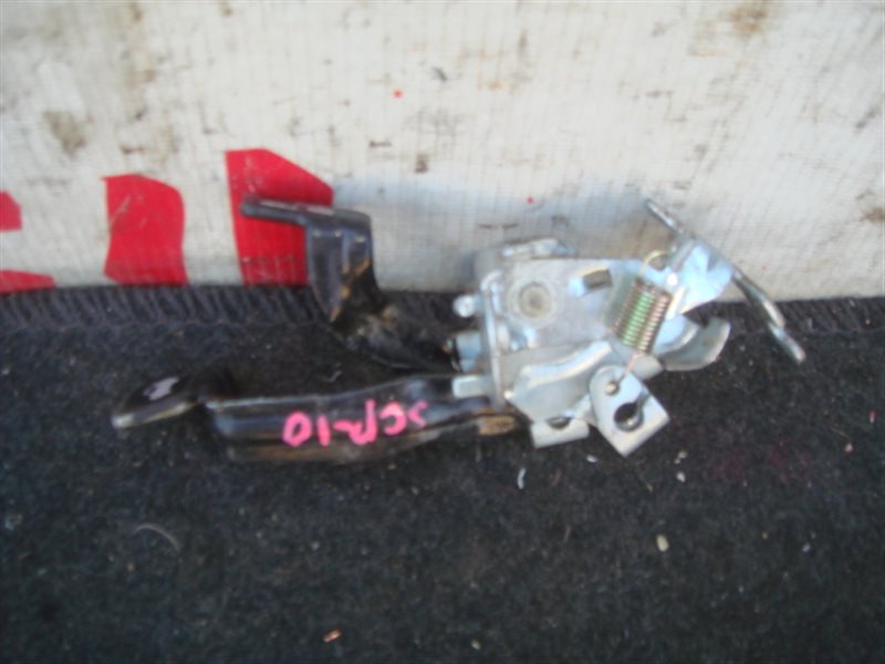 Ручка открывания багажника Toyota Vitz SCP10 1SZ-FE (б/у)