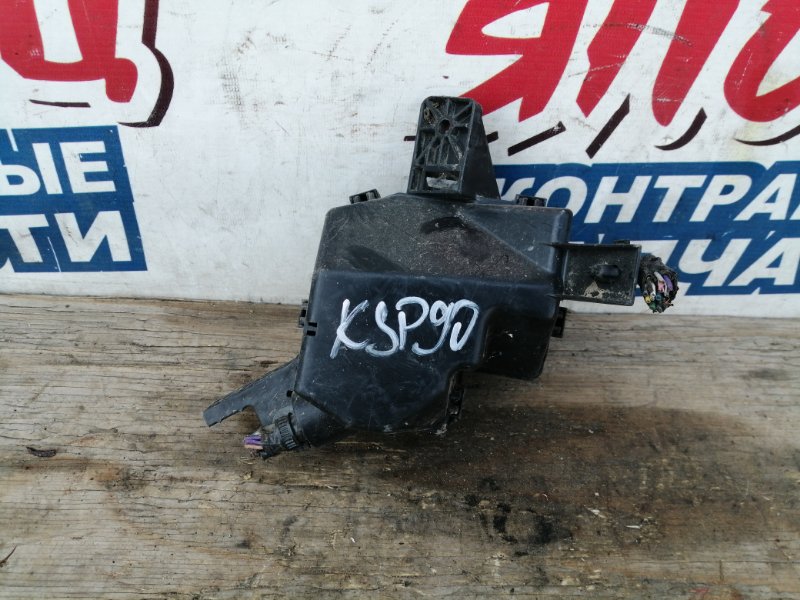 Блок предохранителей под капот Toyota Vitz KSP90 1KR-FE (б/у)