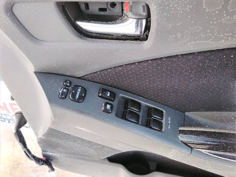 Блок упр. стеклоподьемниками Toyota Isis ZNM10 1ZZ-FE передний правый (б/у)