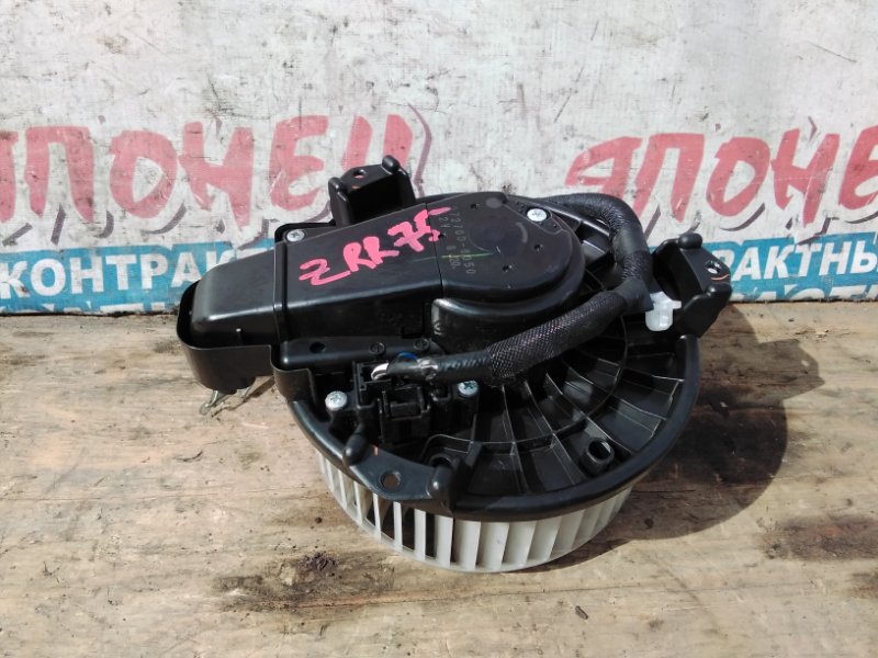 Мотор печки Toyota Voxy ZRR75 3ZR-FAE (б/у)