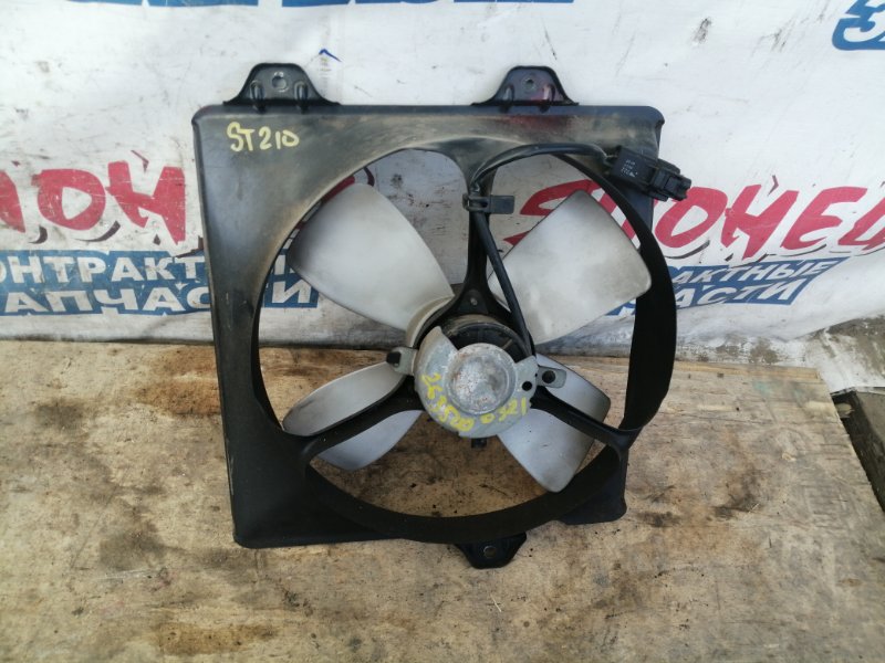 Диффузор радиатора Toyota Corona Premio ST210 3S-FSE правый (б/у)