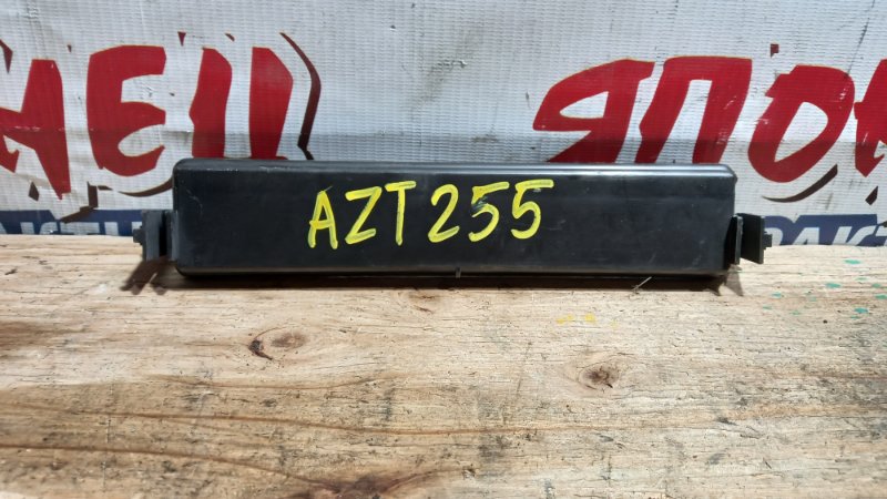 Крышка салонного фильтра Toyota Avensis AZT255 1AZ-FSE (б/у)