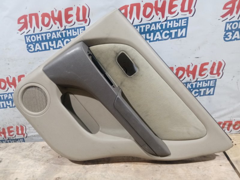 Обшивка двери Toyota Harrier MCU10 1MZ-FE задняя правая (б/у)