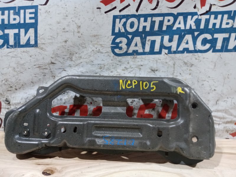 Рамка радиатора Toyota Ractis NCP105 1NZ-FE передняя правая (б/у)