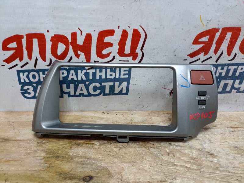 Консоль магнитофона Toyota Ractis NCP105 1NZ-FE (б/у)