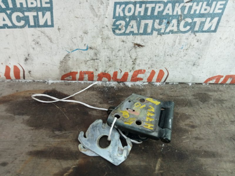 Петля 5-й двери Mitsubishi Pajero Io H77W 4G94 (б/у)