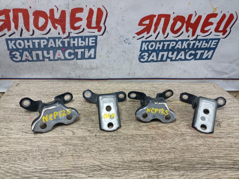 Петля двери Toyota Ractis NCP125 1NZ-FE передняя (б/у)