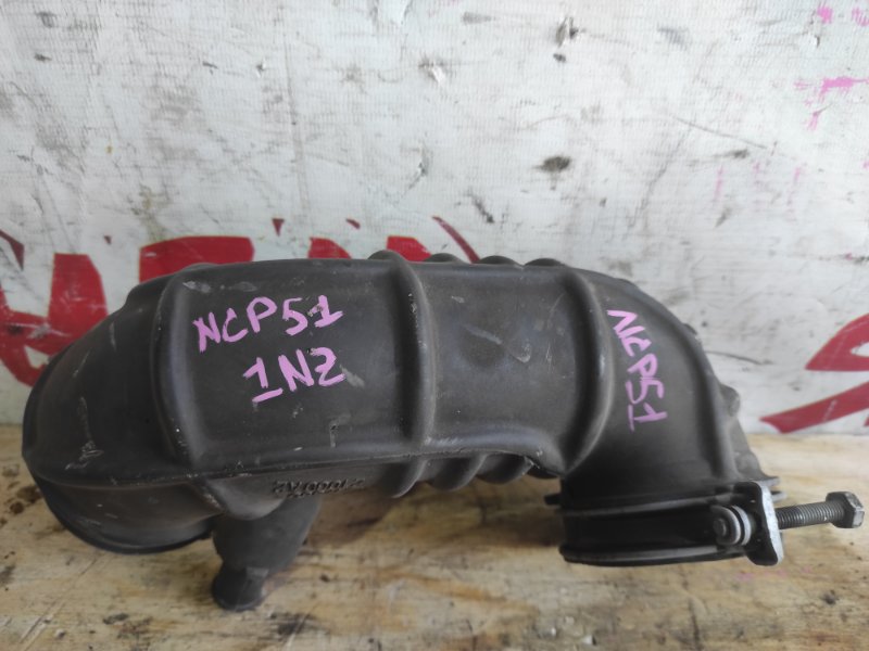Патрубок воздушного фильтра Toyota Probox NCP51 1NZ-FE (б/у)