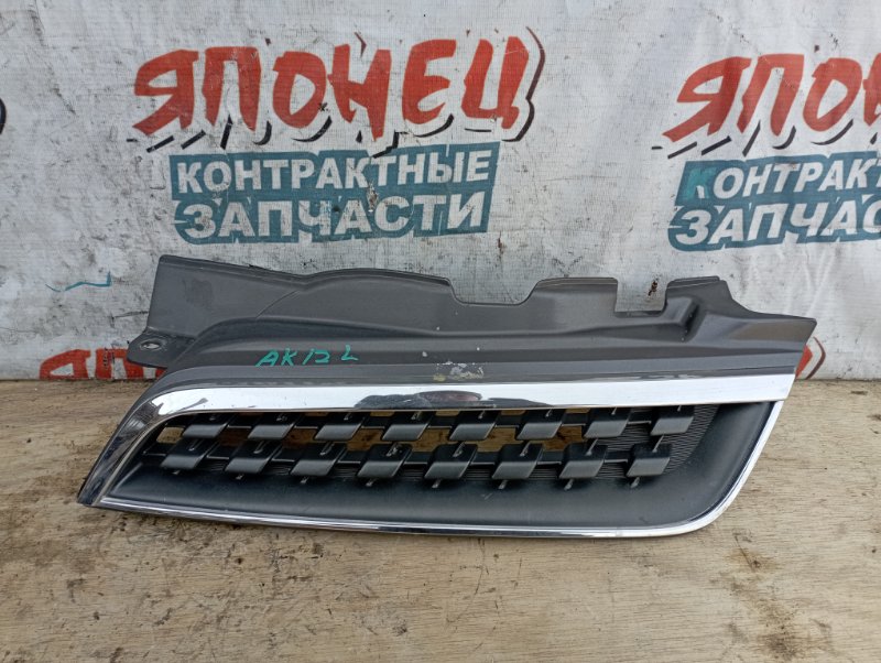 Решетка радиатора Nissan March AK12 CR12DE передняя левая (б/у)