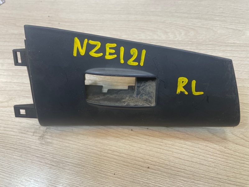Накладка кнопки стеклоподъемника Toyota Corolla Runx NZE121 1NZ-FE задняя левая (б/у)