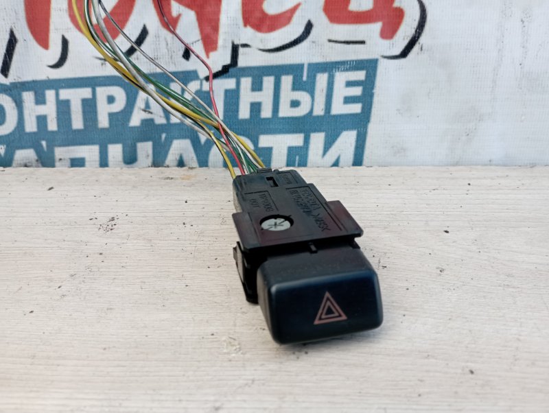 Кнопка аварийной сигнализации Toyota Camry SV40 4S-FE (б/у)
