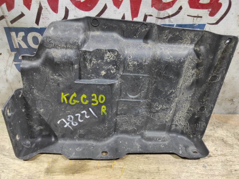Защита двигателя Toyota Passo KGC30 1KR-FE правая (б/у)